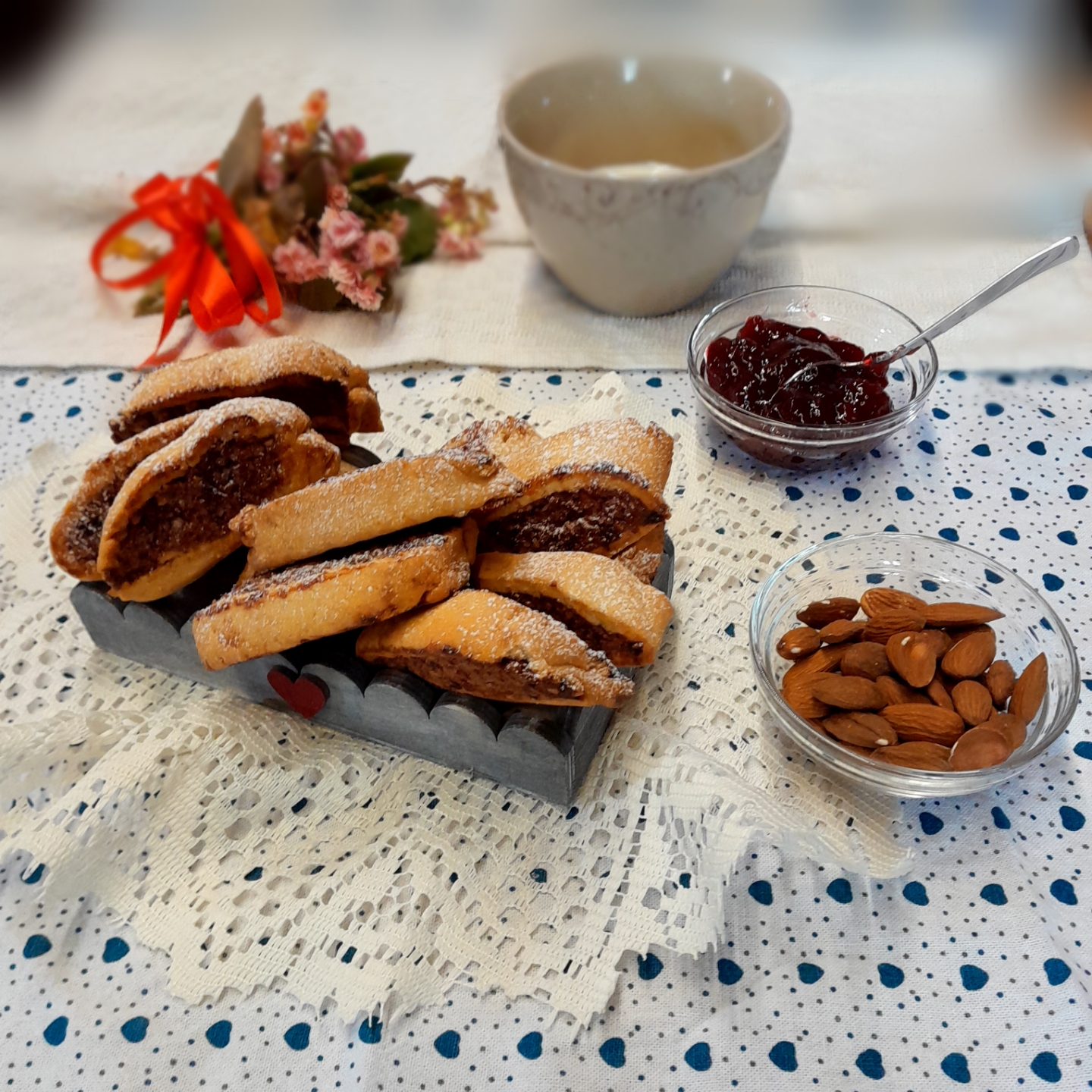 BISCOTTI ARROTOLATI CON MARMELLATA