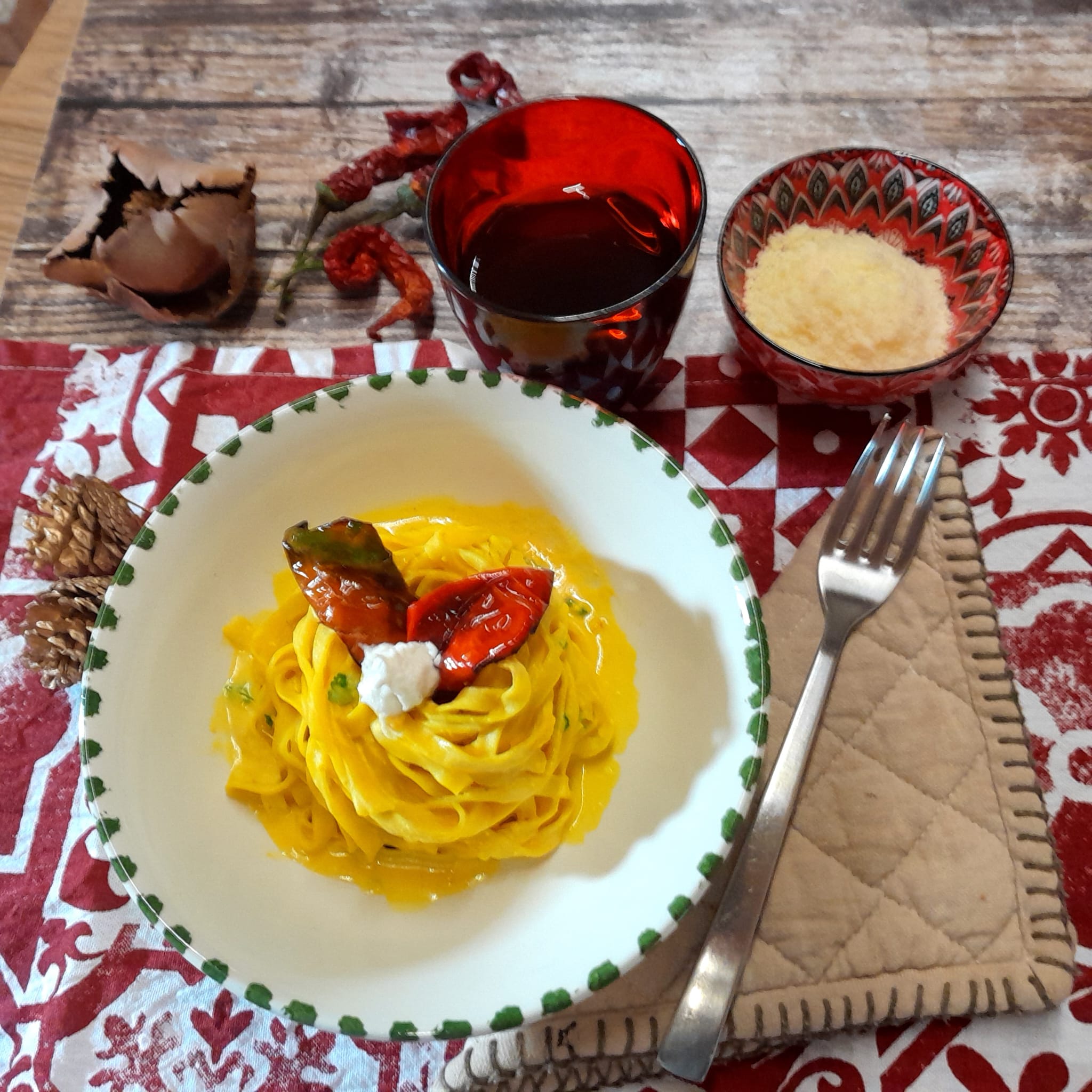 FETTUCCINE ALLE CREME DI RICOTTA E PEPERONI CON ZAFFERANO FETTUCCINE ALLE CREME DI RICOTTA E PEPERONI CON ZAFFERANO